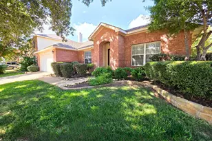 304 E Clover Park Dr, Fort Worth, TX 76140 - Photo 1