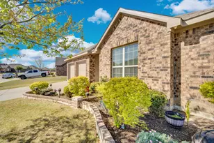 211 Hitt St, Waxahachie, TX 75165 - Photo 3