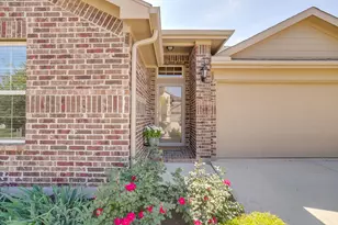 412 Blaze Ct, Burleson, TX 76028 - Photo 5