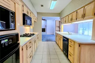 1020 Redbud Ct, Arlington, TX 76012 - Photo 9