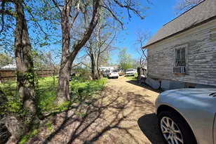 410 W Locust St, Whitewright, TX 75491 - Photo 3