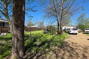 410 W Locust St, Whitewright, TX 75491 - Photo 5