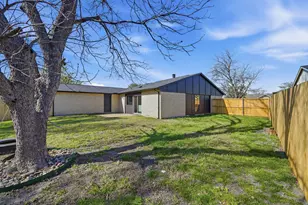 1817 Vine Dr, Garland, TX 75040 - Photo 23