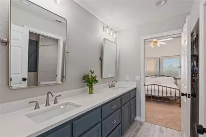 819 Hills Creek Drive, McKinney, TX 75072 - Photo 23