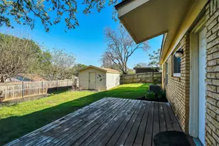 412 Fleming Dr, Hurst, TX 76053 - Photo 5