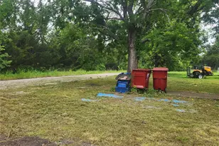 520 Locust St, Farmersville, TX 75442 - Photo 7