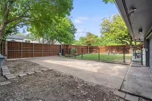 9683 Whitehurst Dr, Dallas, TX 75243 - Photo 35