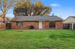 7427 Sandhurst Ln N, North Richland Hills, TX 76182 - Photo 17