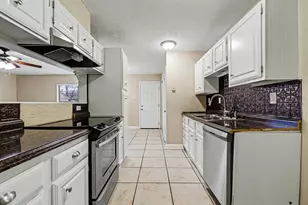 7427 Sandhurst Ln N, North Richland Hills, TX 76182 - Photo 9