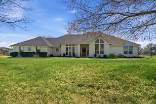 333 Meadow Crest Rd, Fort Worth, TX 76108 - Photo 3