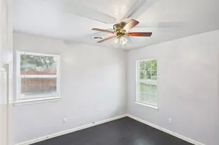 5601 Oak Grove Rd W, Fort Worth, TX 76134 - Photo 9