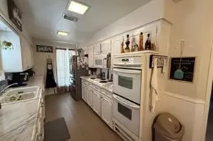 1127 Willowcreek Dr, Lancaster, TX 75146 - Photo 11