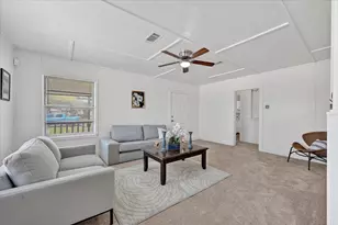 302 E 10th St, Bonham, TX 75418 - Photo 5