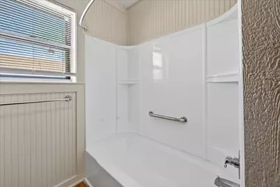 302 E 10th Street, Bonham, TX 75418 - Photo 15