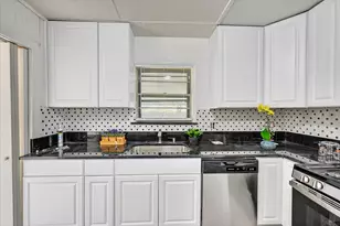 302 E 10th St, Bonham, TX 75418 - Photo 9