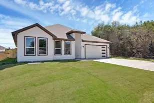 2513 Austin Ct, Granbury, TX 76048 - Photo 3