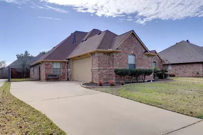 756 Trails End Circle, Hurst, TX 76054 - Photo 3