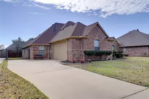 756 Trails End Cir, Hurst, TX 76054 - Photo 3