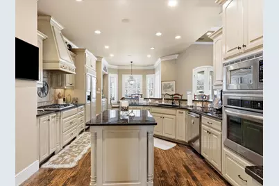 809 Lake Breeze Drive, Highland Village, TX 75077 - Photo 7