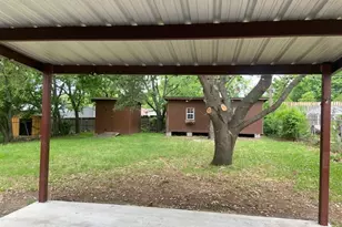 1013 SE 3rd St, Grand Prairie, TX 75051 - Photo 11