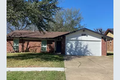 1013 SE 3rd Street, Grand Prairie, TX 75051 - Photo 1