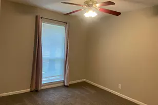 1013 SE 3rd St, Grand Prairie, TX 75051 - Photo 9