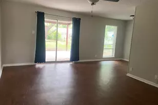 1013 SE 3rd St, Grand Prairie, TX 75051 - Photo 3