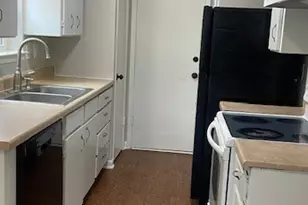 1013 SE 3rd St, Grand Prairie, TX 75051 - Photo 5