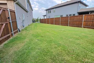 909 Carnation Dr, Crowley, TX 76036 - Photo 5