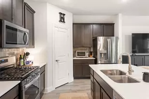 11028 Los Alamos Dr, Aubrey, TX 76227 - Photo 13