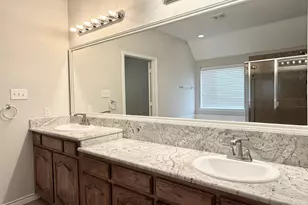 13690 Valencia Dr, Frisco, TX 75035 - Photo 17