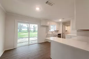 802 N Hughes St, Howe, TX 75459 - Photo 7