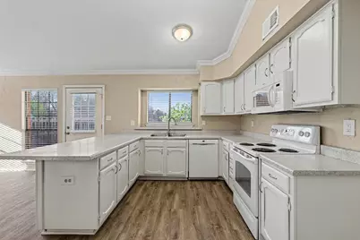 3024 Yorkshire Court, Flower Mound, TX 75028 - Photo 9