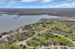 619 Lanai Cir, Runaway Bay, TX 76426 - Photo 5