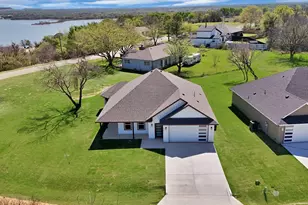 619 Lanai Cir, Runaway Bay, TX 76426 - Photo 3
