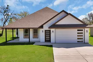 619 Lanai Cir, Runaway Bay, TX 76426 - Photo 1