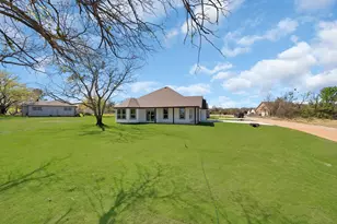 619 Lanai Cir, Runaway Bay, TX 76426 - Photo 31