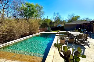 1900 Cripple Creek Dr, Euless, TX 76039 - Photo 5