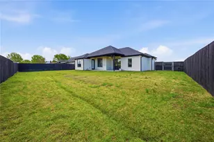 314 W James St, Mabank, TX 75147 - Photo 5