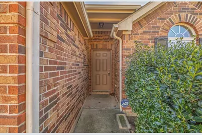 1604 Queens Brook Court, Fort Worth, TX 76140 - Photo 3