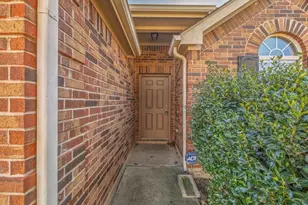 1604 Queens Brook Ct, Fort Worth, TX 76140 - Photo 3