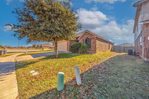 1604 Queens Brook Ct, Fort Worth, TX 76140 - Photo 13