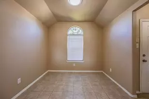 1604 Queens Brook Ct, Fort Worth, TX 76140 - Photo 5