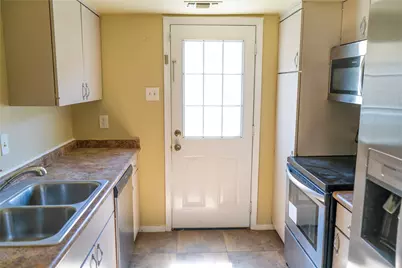 65 W Townhouse Lane #17, Grand Prairie, TX 75052 - Photo 5