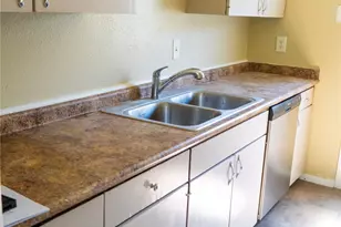 65 W Townhouse Ln, Grand Prairie, TX 75052 - Photo 7