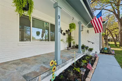 911 Vine Street, Euless, TX 76040 - Photo 3