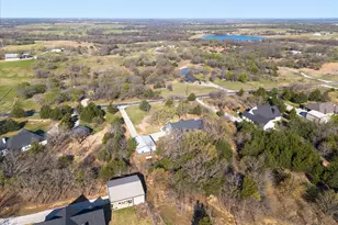 1725 S Hubbard St, Alvord, TX 76225 - Photo 31