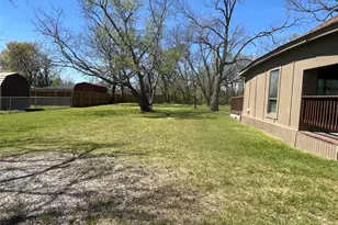 1711 Oriental St, Bonham, TX 75418 - Photo 5
