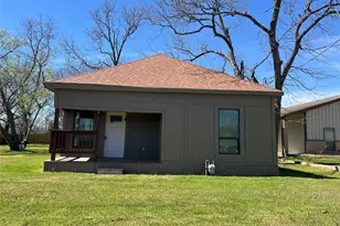 1711 Oriental St, Bonham, TX 75418 - Photo 1