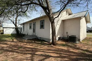 410 W Reiman St, Seymour, TX 76380 - Photo 17